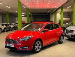Röd Begagnad 2015 Ford Focus Titanium Halvkombi | 69 900 kr (Marknadspris)