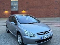 Begagnad 2004 Peugeot 307 Halvkombi | 17 000 kr (Marknadspris)