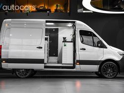 Grå Begagnad 2022 Mercedes Sprinter SE Van | 748 750 kr