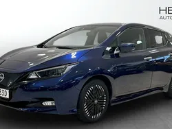 Mörkblå (blue) Begagnad 2022 Nissan Leaf N-Connecta Halvkombi | 199 900 kr (Marknadspris)