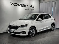 Vit Begagnad 2023 Skoda Fabia Comfort Halvkombi | 219 900 kr (Marknadspris)