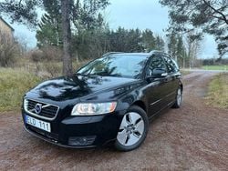 Svart Begagnad 2011 Volvo V50 Momentum Kombi | 32 900 kr (Bra pris)