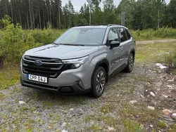 Grå (river rock pearl) Ny 2025 Subaru Forester SUV | 530 800 kr