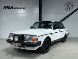 Vit Begagnad 1989 Volvo 240 Sedan | 69 900 kr