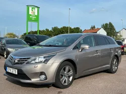 Brun Begagnad 2015 Toyota Avensis Multidrive S Kombi | 119 900 kr (Marknadspris)