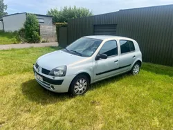 Grå Begagnad 2003 Renault Clio II Halvkombi | 17 600 kr (Marknadspris)