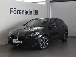 Svart Ny 2025 BMW 120 M Sport Halvkombi | 420 300 kr (Marknadspris)