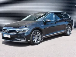 Svart Begagnad 2021 VW Passat Executive Kombi | 259 900 kr (Marknadspris)