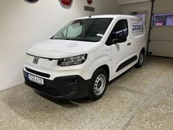 Vit Begagnad 2025 Fiat Doblò Minibuss | 328 625 kr (Marknadspris)