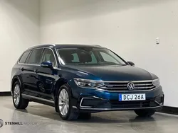 Blå (blå metallic) Begagnad 2021 VW Passat Executive Kombi | 247 900 kr (Marknadspris)