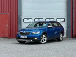 Blå Begagnad 2015 Skoda Octavia Scout Kombi | 129 900 kr (Marknadspris)