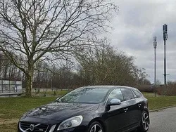 Svart Begagnad 2011 Volvo V60 R-Design Kombi | 109 900 kr (Marknadspris)