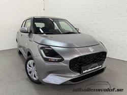 Grå (premium silver metallic) Ny 2025 Suzuki Swift Comfort Halvkombi | 219 900 kr (Marknadspris)