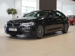 Svart Begagnad 2019 BMW 530e Sport Line Sedan | 234 800 kr (Marknadspris)