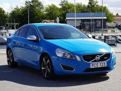 Blå Begagnad 2013 Volvo S60 Momentum Sedan | 200 000 kr (Dyr)