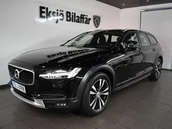 Svart Begagnad 2020 Volvo V90 CC Momentum Kombi | 239 500 kr (Marknadspris)