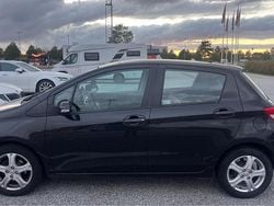 Svart Begagnad 2013 Toyota Yaris Halvkombi | 74 800 kr (Bra pris)