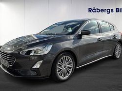 Grå Begagnad 2018 Ford Focus Titanium Halvkombi | 164 000 kr (Marknadspris)