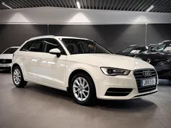 Vit Begagnad 2015 Audi A3 Sportback Attraction Halvkombi | 114 900 kr (Marknadspris)