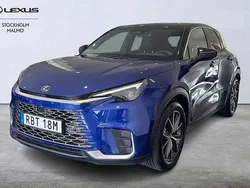 Mörkblå Begagnad 2024 Lexus LBX SUV | 389 000 kr (Lite dyr)