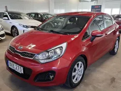 Röd Begagnad 2014 Kia Rio Halvkombi | 55 000 kr (Marknadspris)