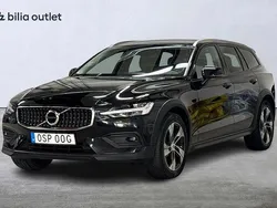Svart Begagnad 2020 Volvo V60 CC Kombi | 309 900 kr (Marknadspris)