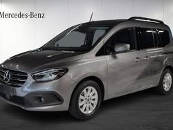 Grå Ny 2024 Mercedes T180 Progressive Minibuss | 381 120 kr (Marknadspris)