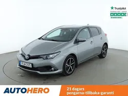 Ljusgrå Begagnad 2018 Toyota Auris Hybrid Touch Halvkombi | 202 000 kr (Marknadspris)