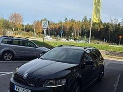 Svart Begagnad 2015 Skoda Octavia RS Kombi | 105 000 kr (Superpris)