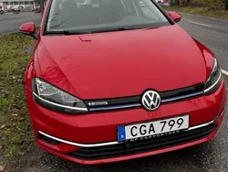 Röd Begagnad 2018 VW Golf VII Kombi | 99 000 kr (Bra pris)
