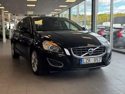 Svart Begagnad 2012 Volvo V60 Momentum Kombi | 109 900 kr (Bra pris)