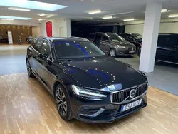 Svart Begagnad 2022 Volvo V60 Core Kombi | 389 000 kr (Lite dyr)