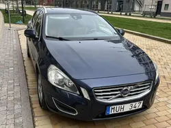 Blå Begagnad 2013 Volvo V60 Summum Kombi | 130 000 kr
