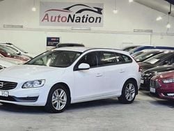 Vit Begagnad 2014 Volvo V60 Kinetic Kombi | 89 900 kr (Marknadspris)