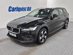 Svart Begagnad 2022 Volvo V60 CC Kombi | 319 000 kr (Marknadspris)
