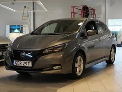 Grå/silver Begagnad 2023 Nissan Leaf N-Connecta Halvkombi | 204 900 kr (Marknadspris)