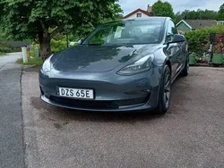 Grå Begagnad 2022 Tesla Model 3 Long Range Sedan | 309 000 kr (Bra pris)