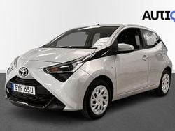 Silver Begagnad 2021 Toyota Aygo X-play Halvkombi | 109 900 kr (Marknadspris)