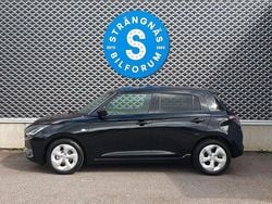 Svart (svartmetallic) Ny 2024 Suzuki Swift Halvkombi | 241 800 kr (Marknadspris)