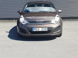 Brun Begagnad 2012 Kia Rio Halvkombi | 50 000 kr (Marknadspris)