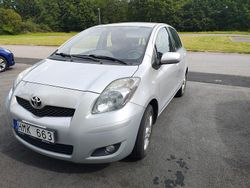 Silver Begagnad 2010 Toyota Yaris Halvkombi | 33 000 kr (Bra pris)
