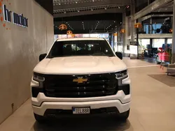 Svart (grå) Begagnad 2023 Chevrolet Silverado Van | 949 000 kr