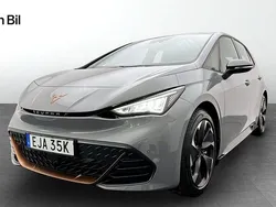 Ljusgrå Begagnad 2023 Cupra Born e-Boost Halvkombi | 289 900 kr (Bra pris)