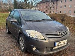 Grå Begagnad 2010 Toyota Auris Plus Halvkombi | 86 000 kr (Marknadspris)