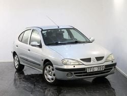 Ljusgrå Begagnad 2002 Renault Mégane II Authentique Halvkombi | 22 900 kr (Marknadspris)