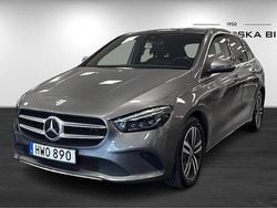 Grå Begagnad 2022 Mercedes B250e Minibuss | 274 900 kr (Marknadspris)