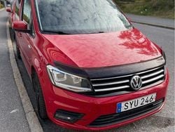 Röd Begagnad 2017 VW Caddy Minibuss | 162 000 kr (Lite dyr)