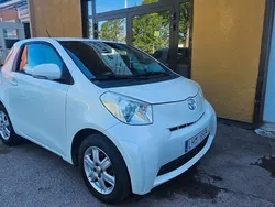 Vit Begagnad 2009 Toyota iQ Halvkombi | 29 900 kr (Marknadspris)