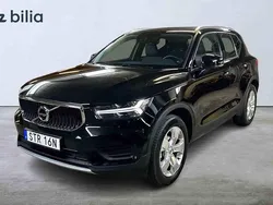 Svart Begagnad 2022 Volvo XC40 SUV | 334 900 kr