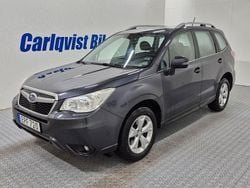 Mörkgrå (grå metallic) Begagnad 2015 Subaru Forester SUV | 125 000 kr (Marknadspris)